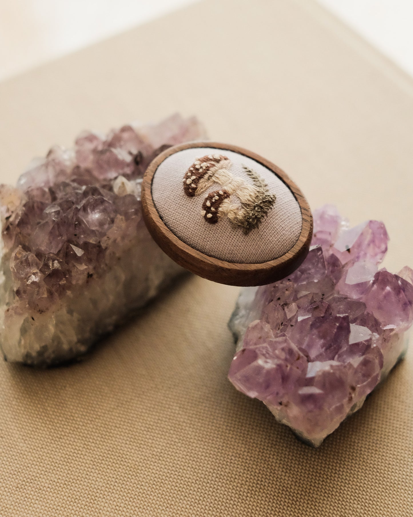 Amanite panthère (fond gris-lilas)