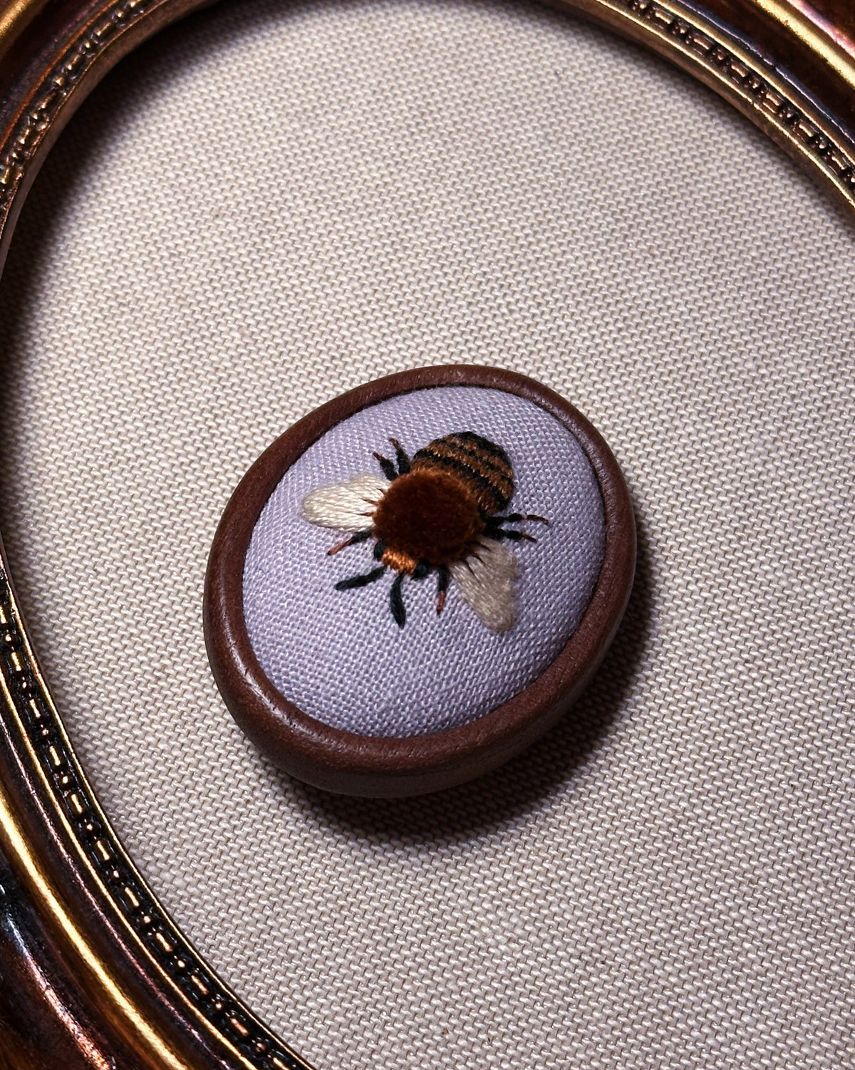Abeille - broche ou mini cadre