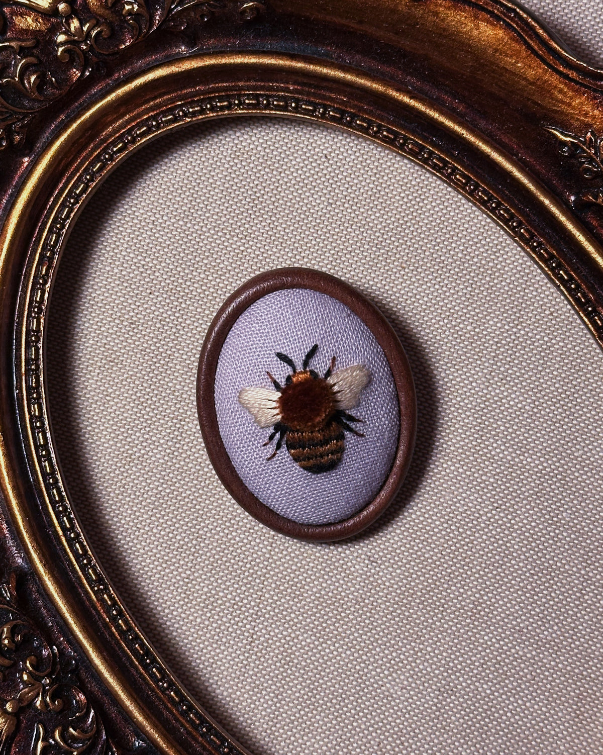 Abeille - broche ou mini cadre