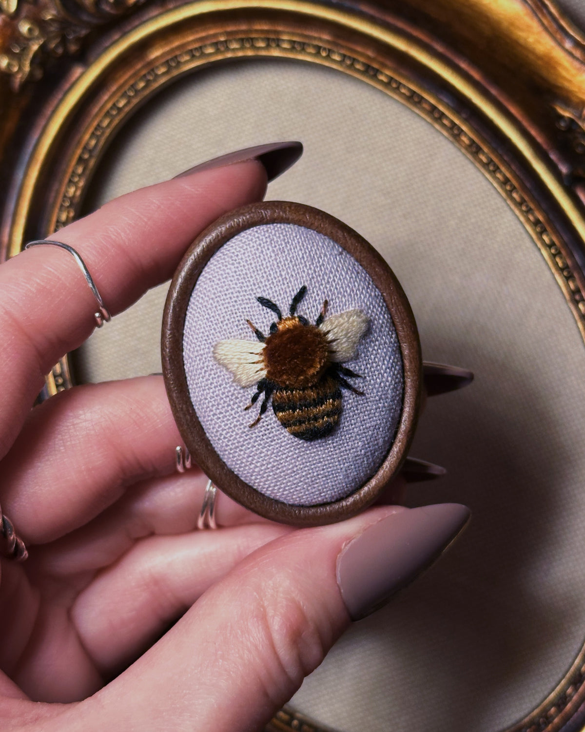 Abeille - broche ou mini cadre