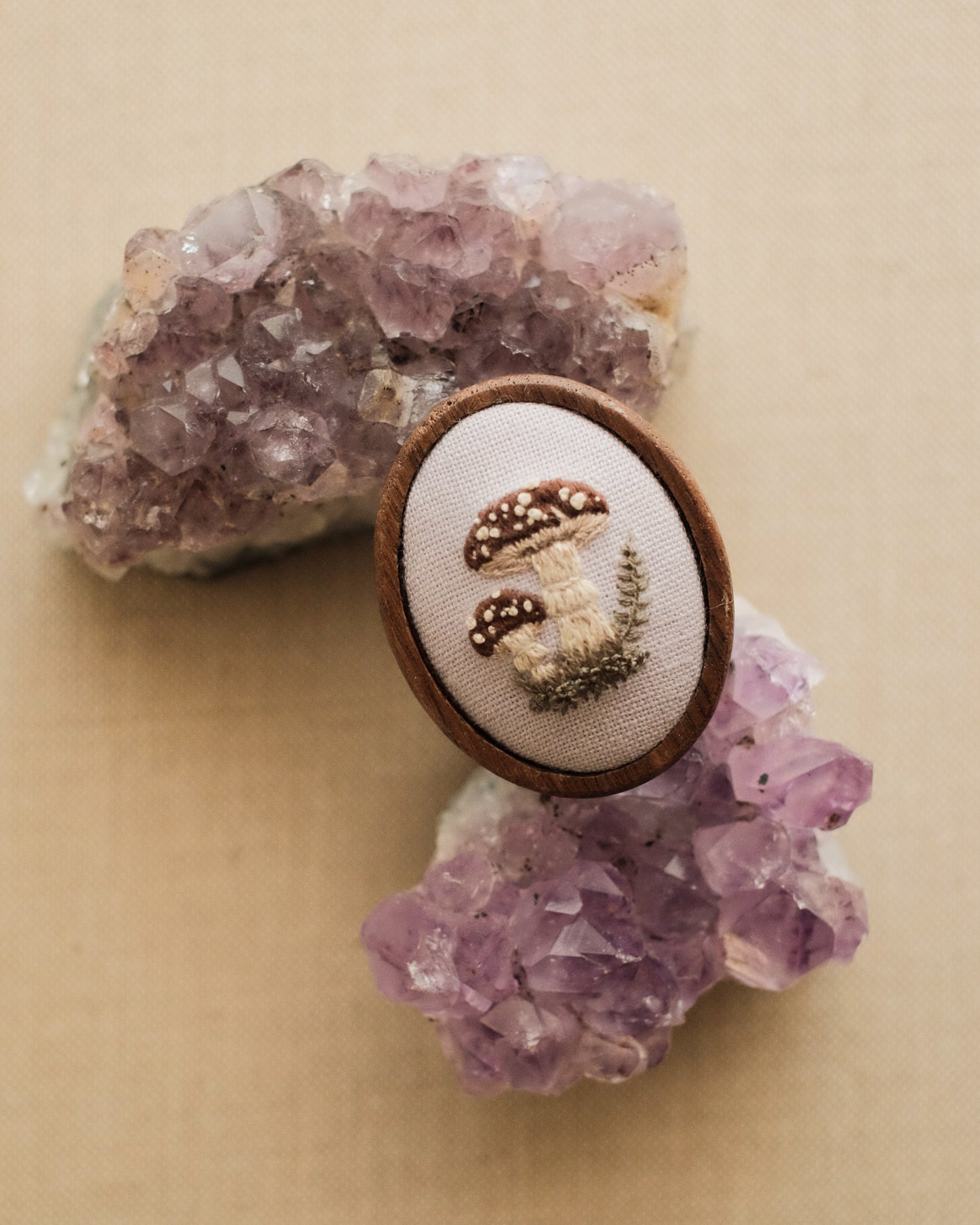 Amanite panthère (fond gris-lilas)