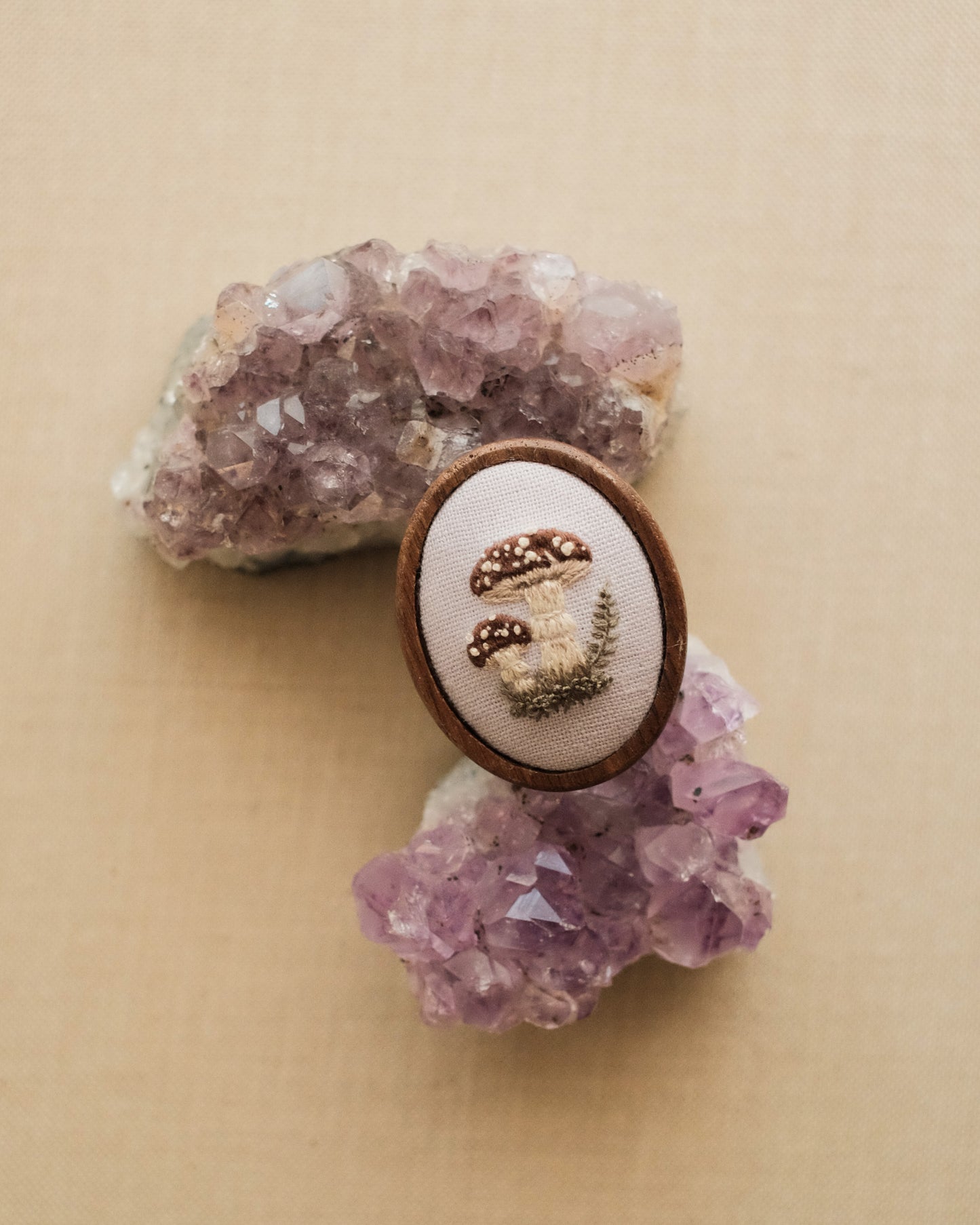 Amanite panthère (fond gris-lilas)