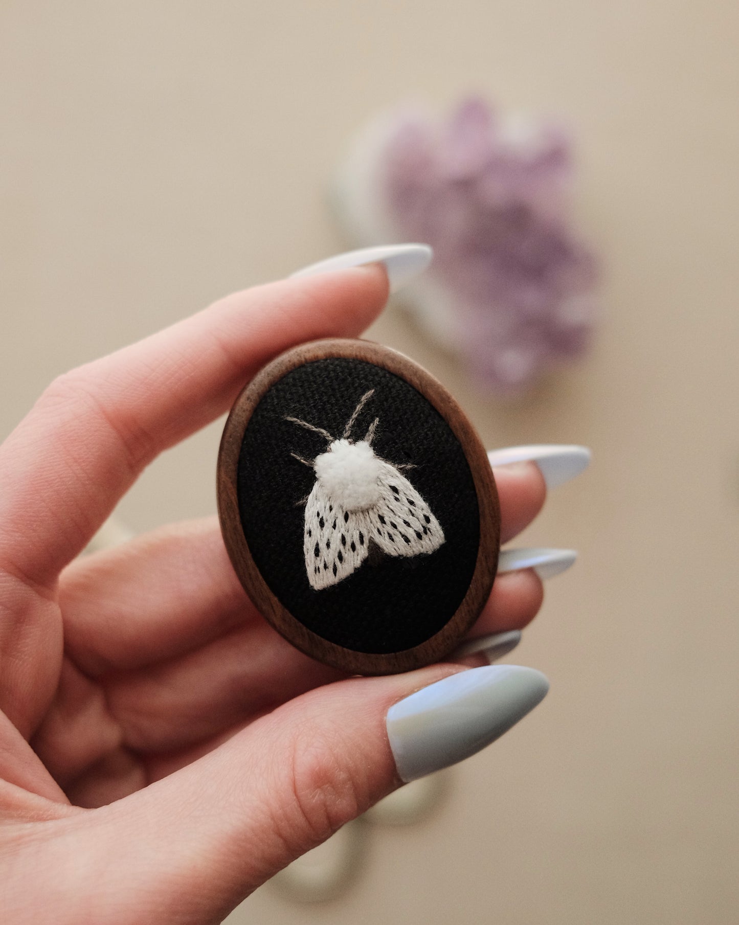 Broche papillon écaille tigrée
